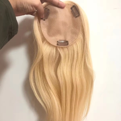 Topper de pelo humano 100% para mujeres Toupee de base de seda natural en estilo recto