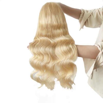 Color de encaje marrón claro Virgen rubia Corpo resaltado onda rizada Full Lace Frente Pelucas 613 HD 13x6 para mujeres